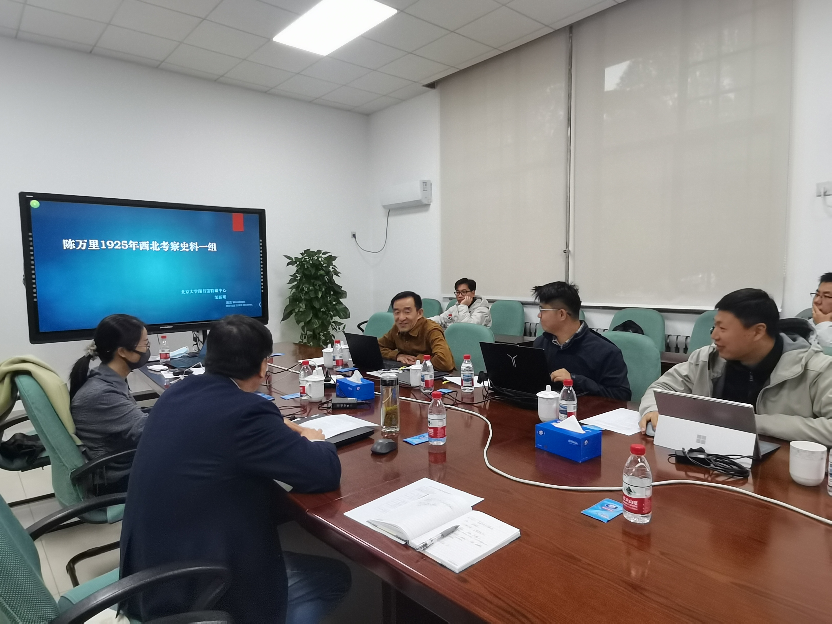 图2 图书馆邹新明研究馆员主讲“陈万里西北考察史料一组”.jpg